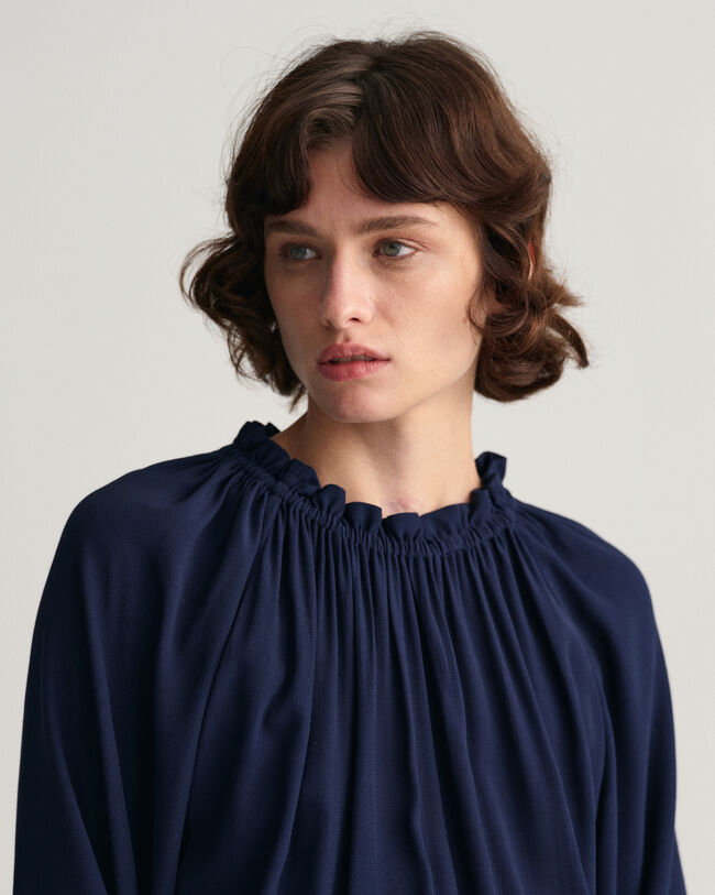 Venekauluksinen mekko