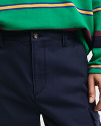 Regular&nbsp;fit ‑mitoitetut puuvillatvillikankaiset reisitaskuhousut