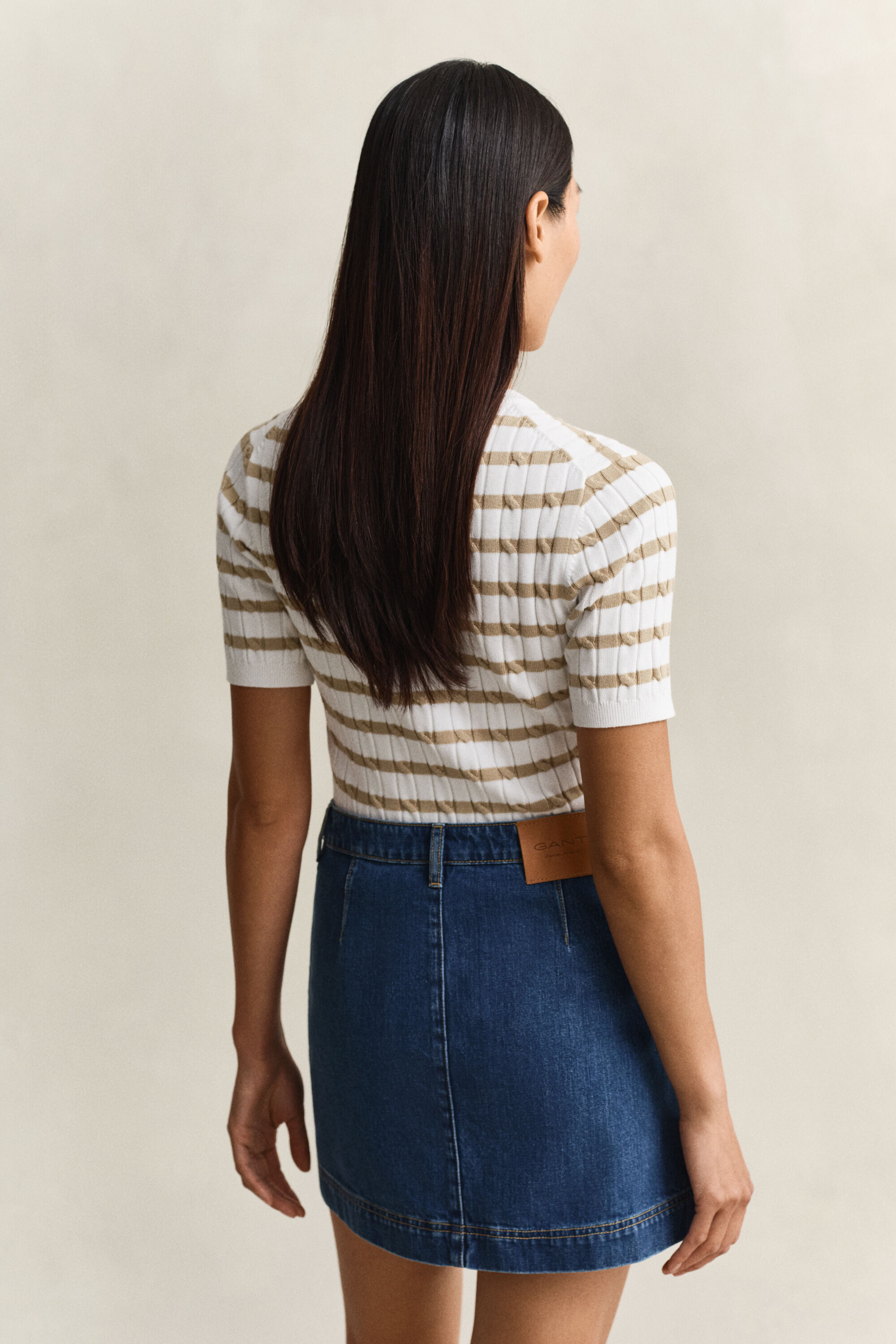 Lyhythihainen raidallinen palmikkoneulepusero