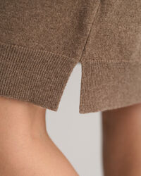 Eritt&auml;in hienosta karitsanvillasta neulottu mekko