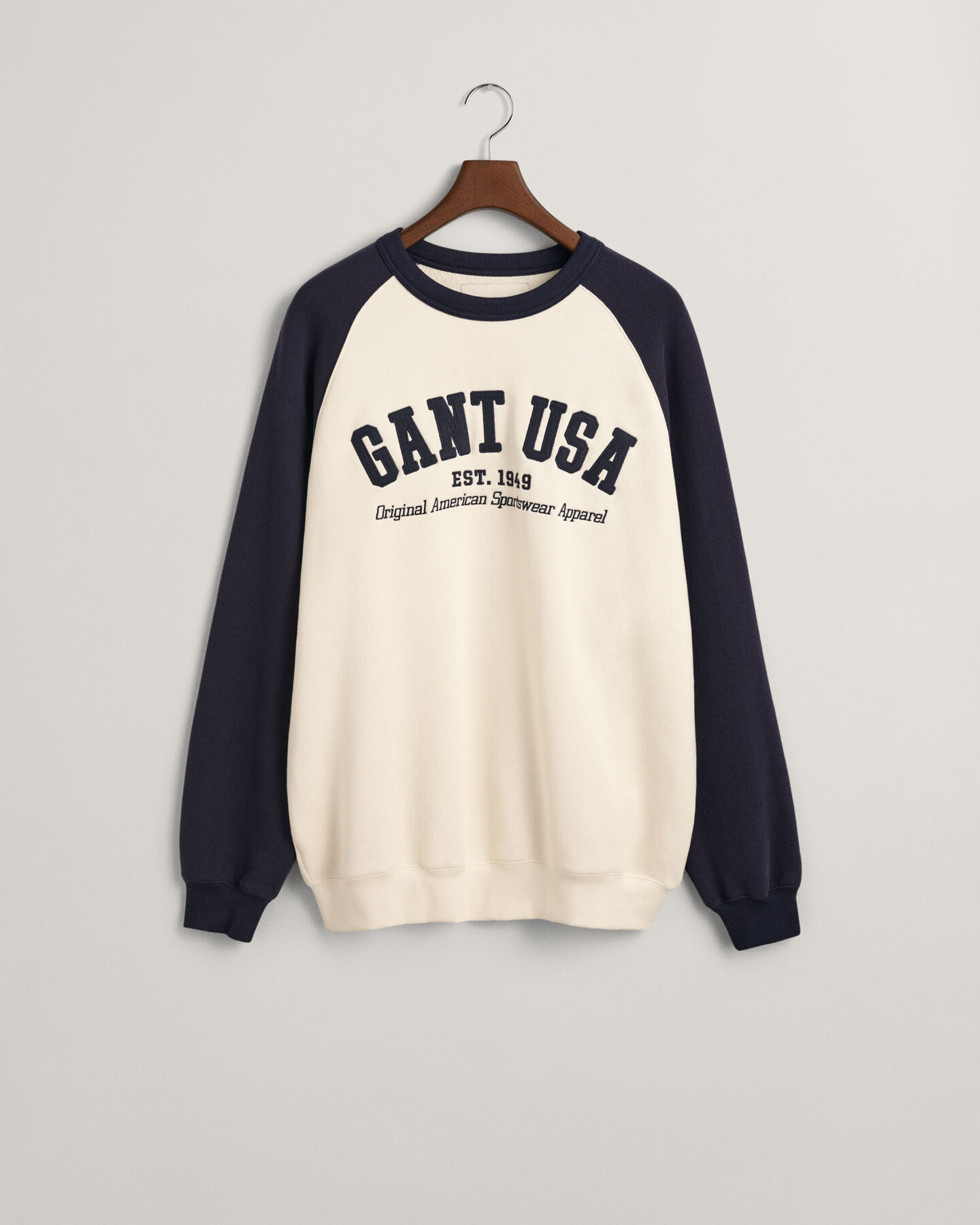 GANT USA ‑collegepaita, jossa py&ouml;re&auml; p&auml;&auml;ntie