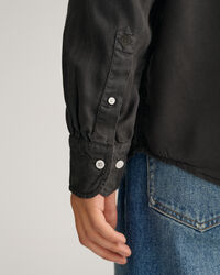 Relaxed fit ‑mitoitettu, valmiina v&auml;rj&auml;tty lyosellipaita