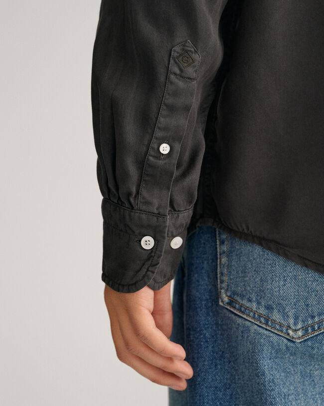 Relaxed fit ‑mitoitettu, valmiina v&auml;rj&auml;tty lyosellipaita