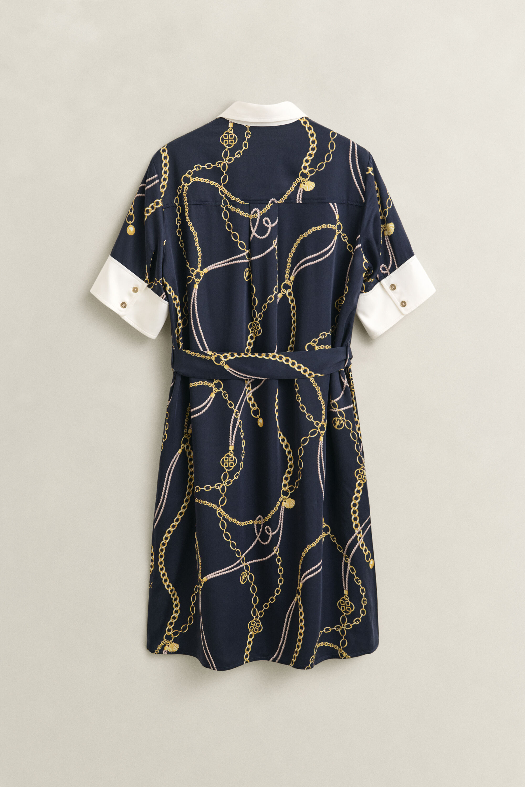 Kontrastivärinen paitamekko