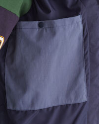 Kaksivärinen hupullinen takki