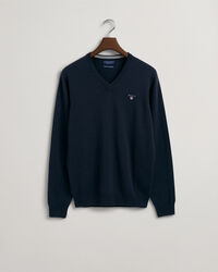 V‑neulepusero eritt&auml;in hienosta lampaanvillasta