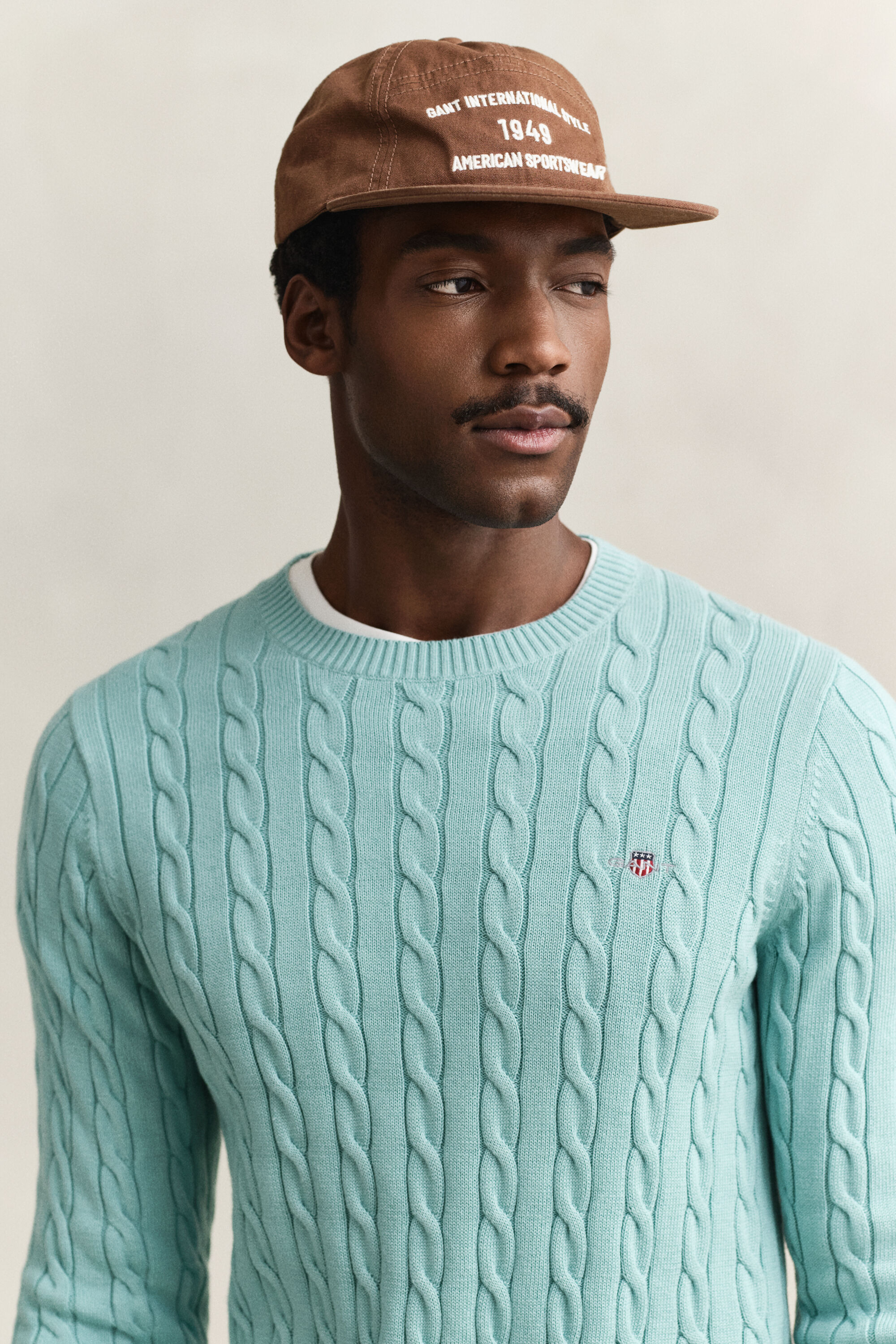 Puuvillainen palmikkoneulepusero, pyöreä pääntie