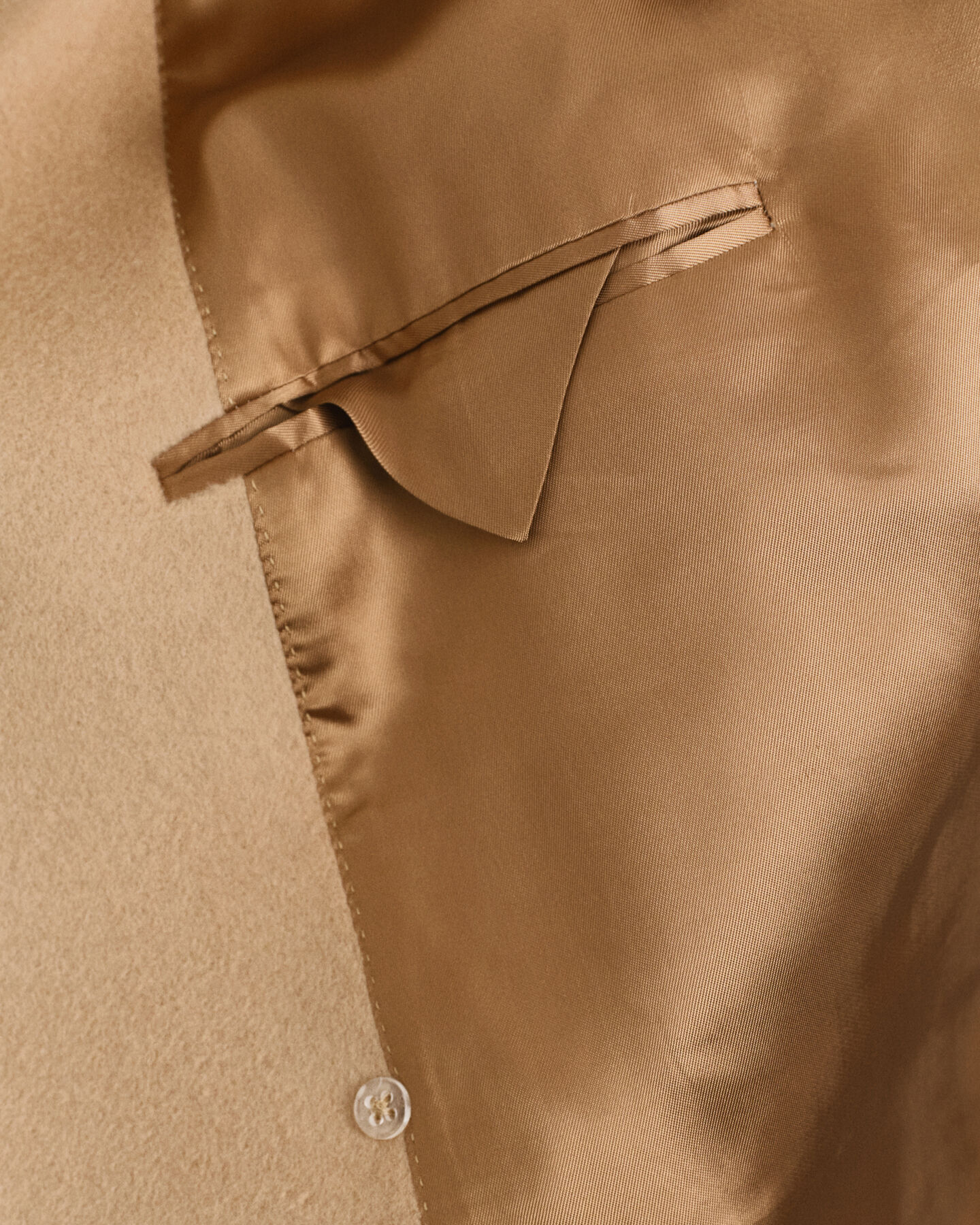 Kaksirivinen villakangastakki