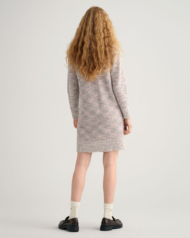 Moniv&auml;rinen pooloneulemekko