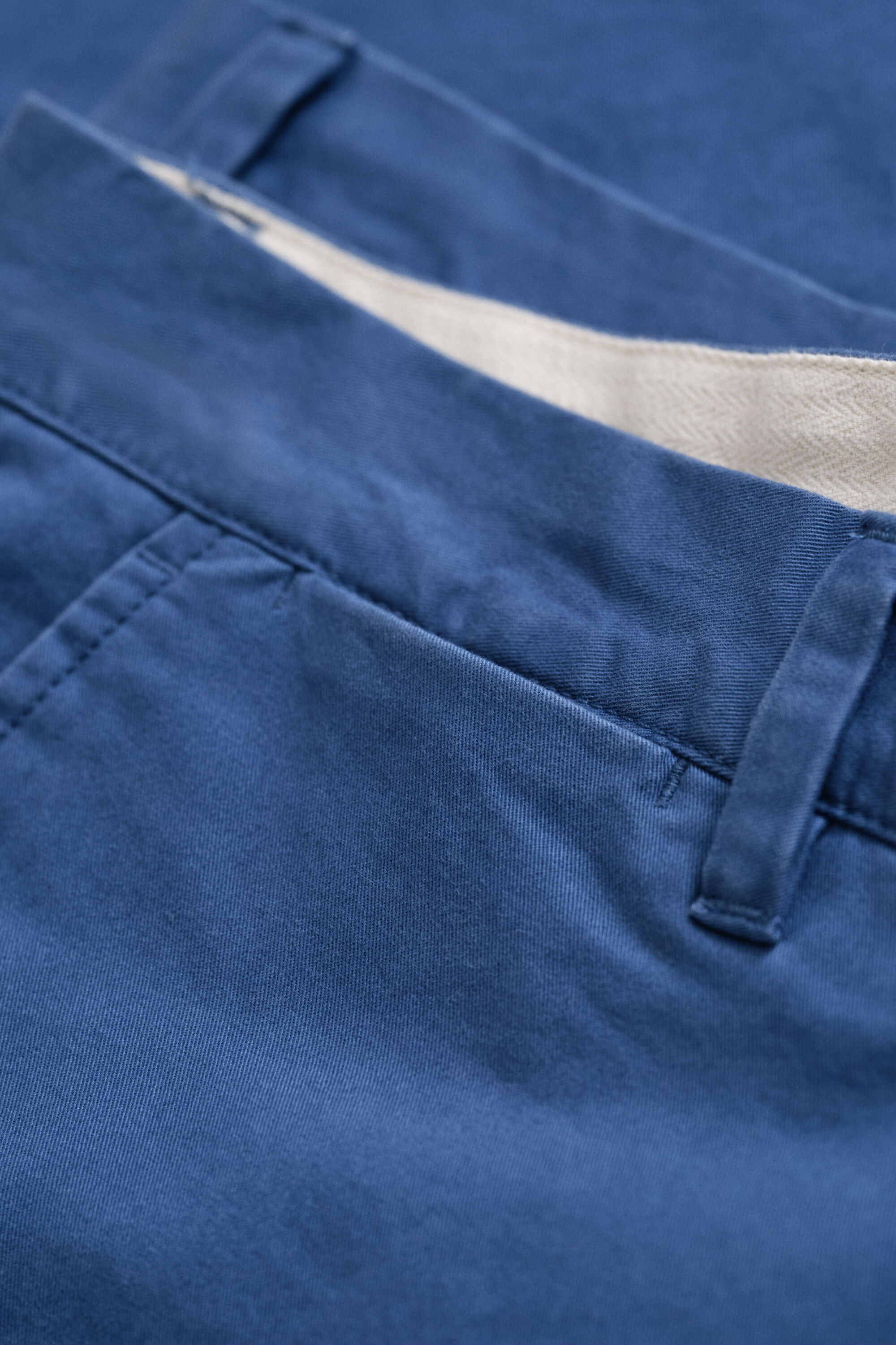 Regular fit ‑mitoitetut klassiset chinot