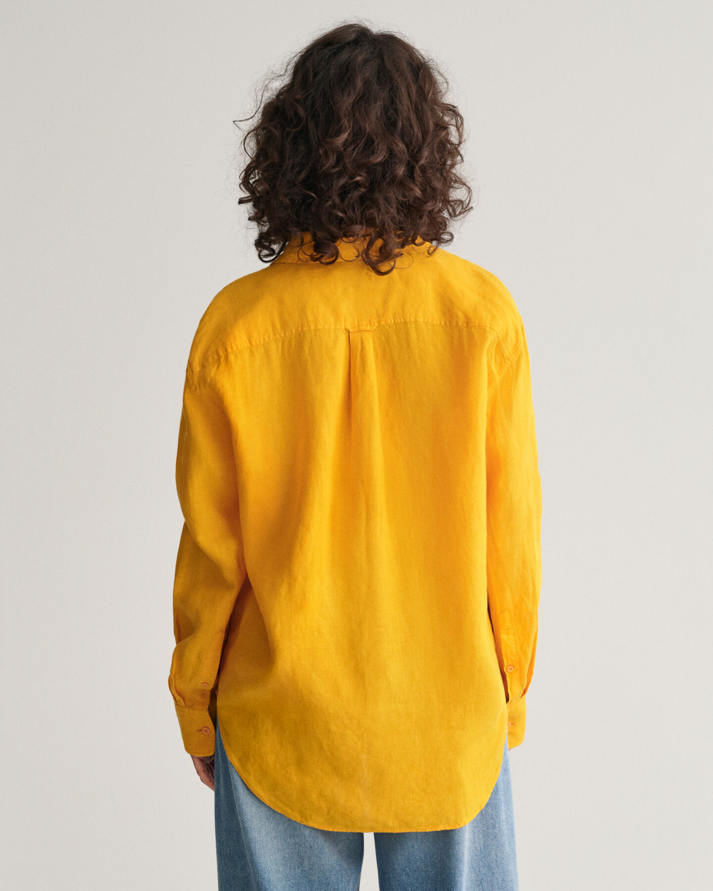 Relaxed&nbsp;fit ‑mitoitettu pellavapaita