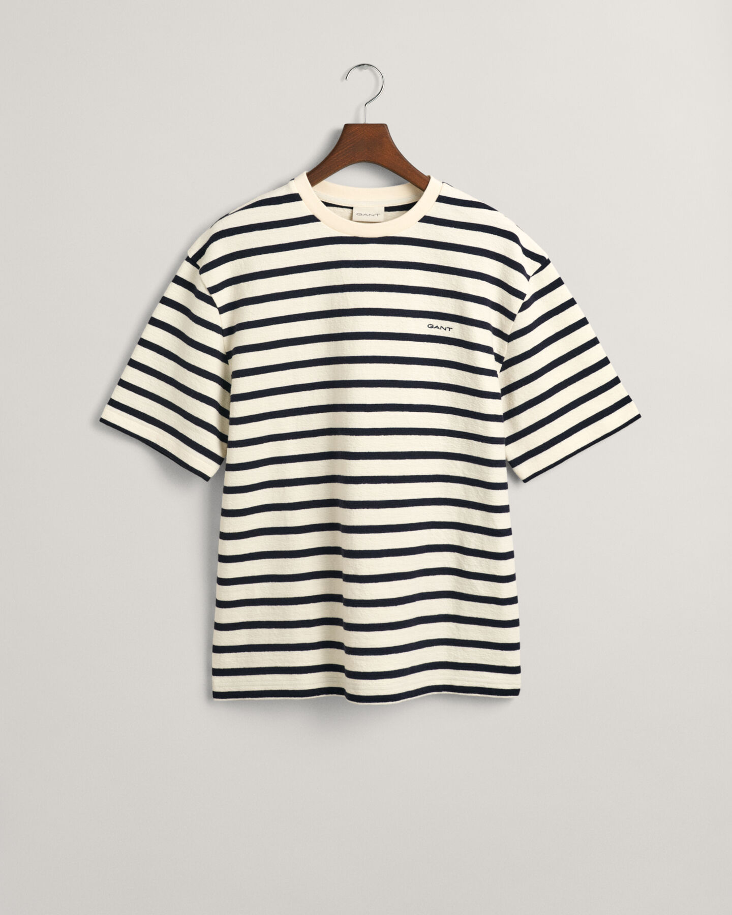 Kohopintainen raidallinen t‑paita