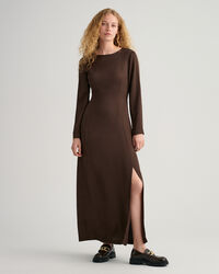 Maksimekko avoimella selkäosalla