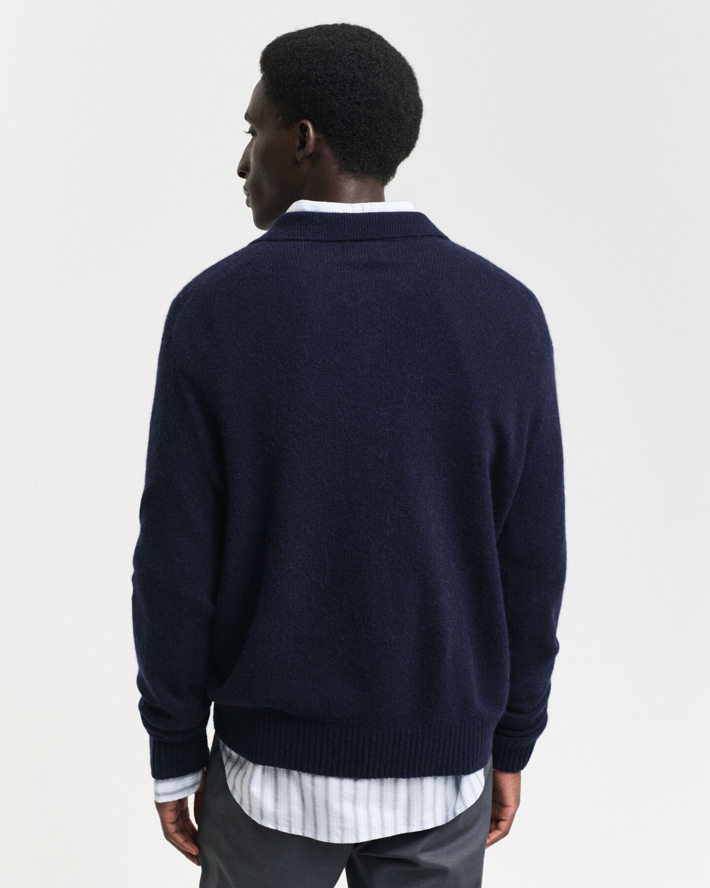 Pikeeneulepusero villasekoitteesta