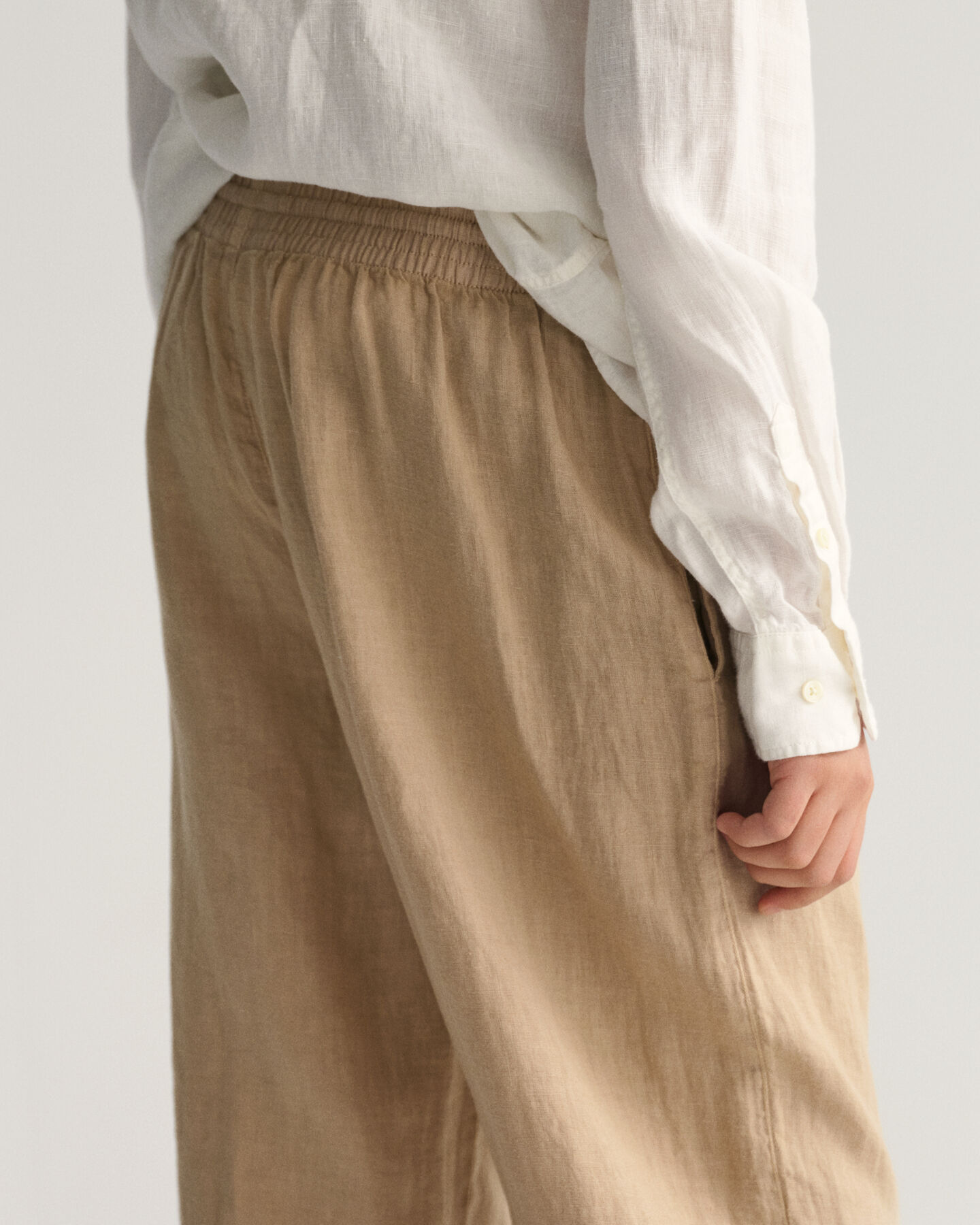 Teens-malliston pellavahousut