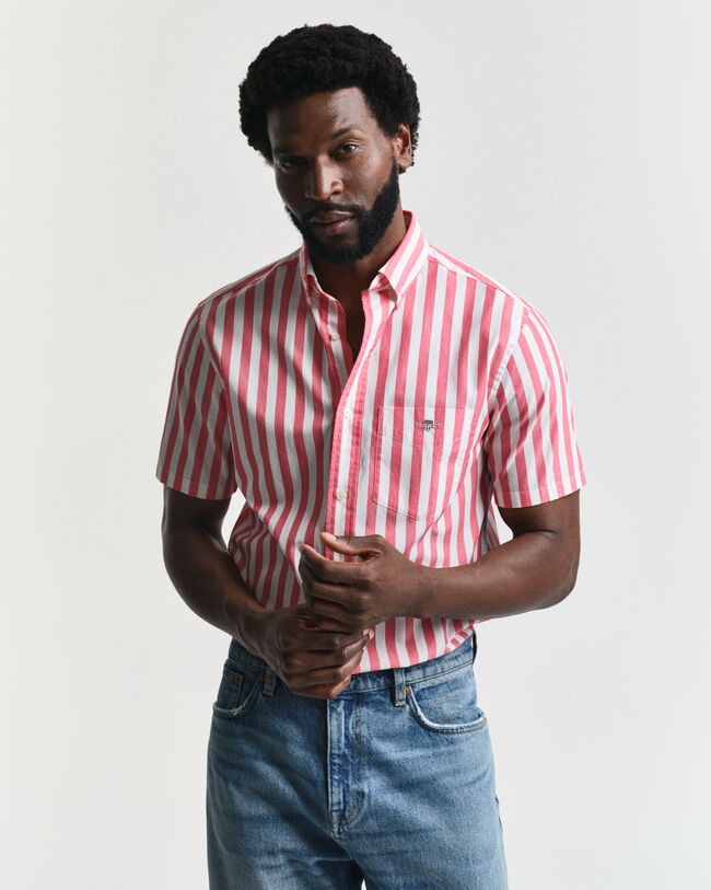 Regular&nbsp;fit ‑mitoitettu lyhythihainen klassinen popliiniraitapaita