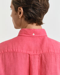 Regular fit ‑mitoitettu valmiina värjätty pellavapaita