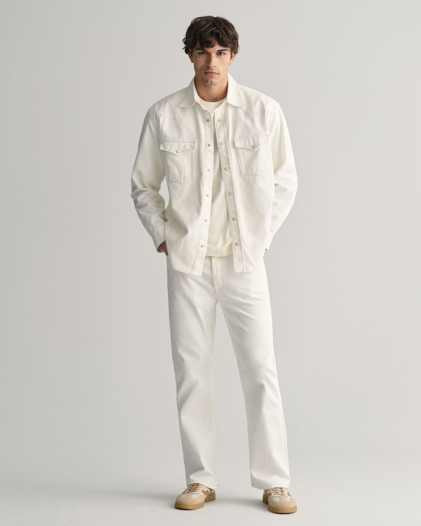 Loose fit ‑mitoitetut valkoiset farkut