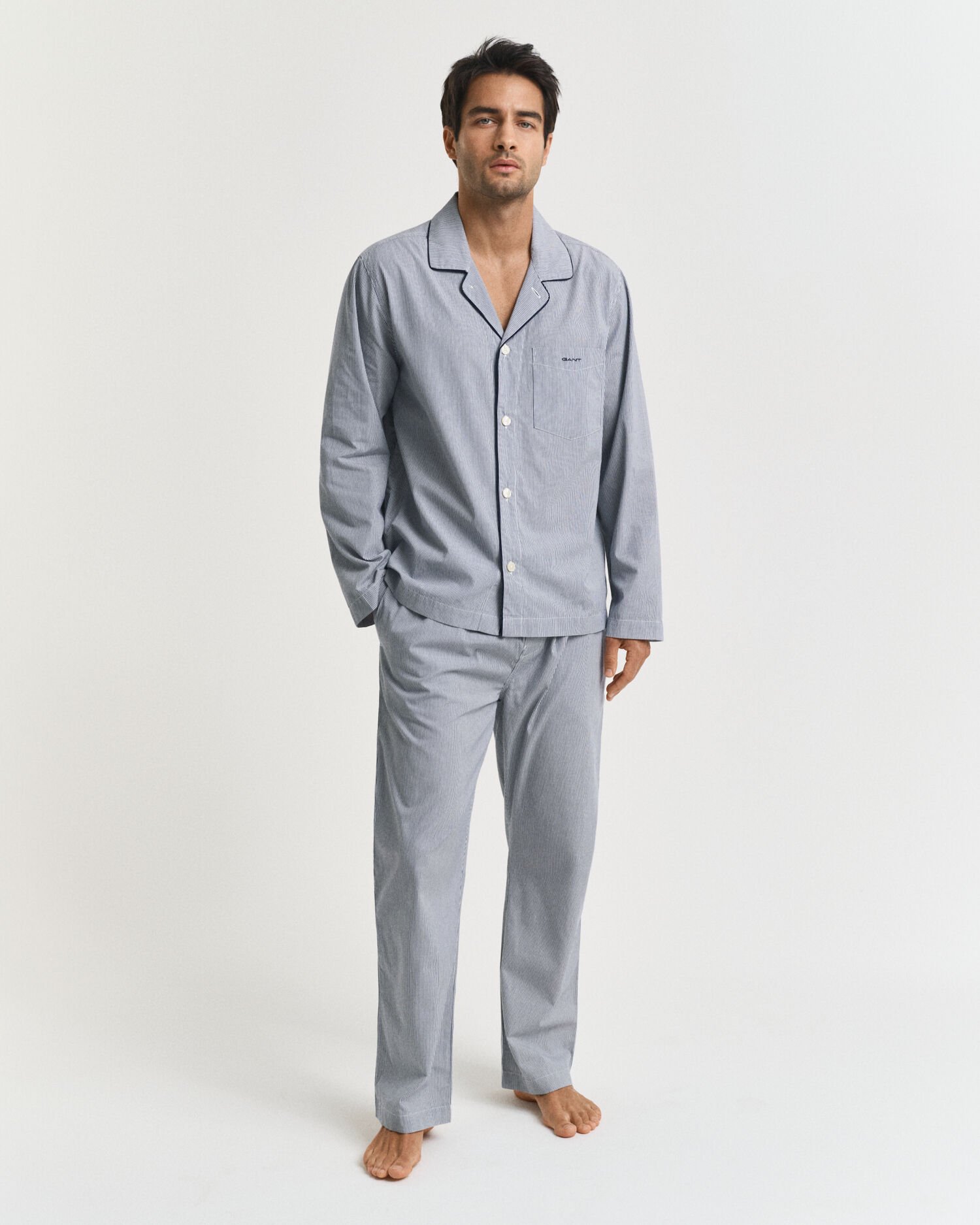 Raidallinen pyjama