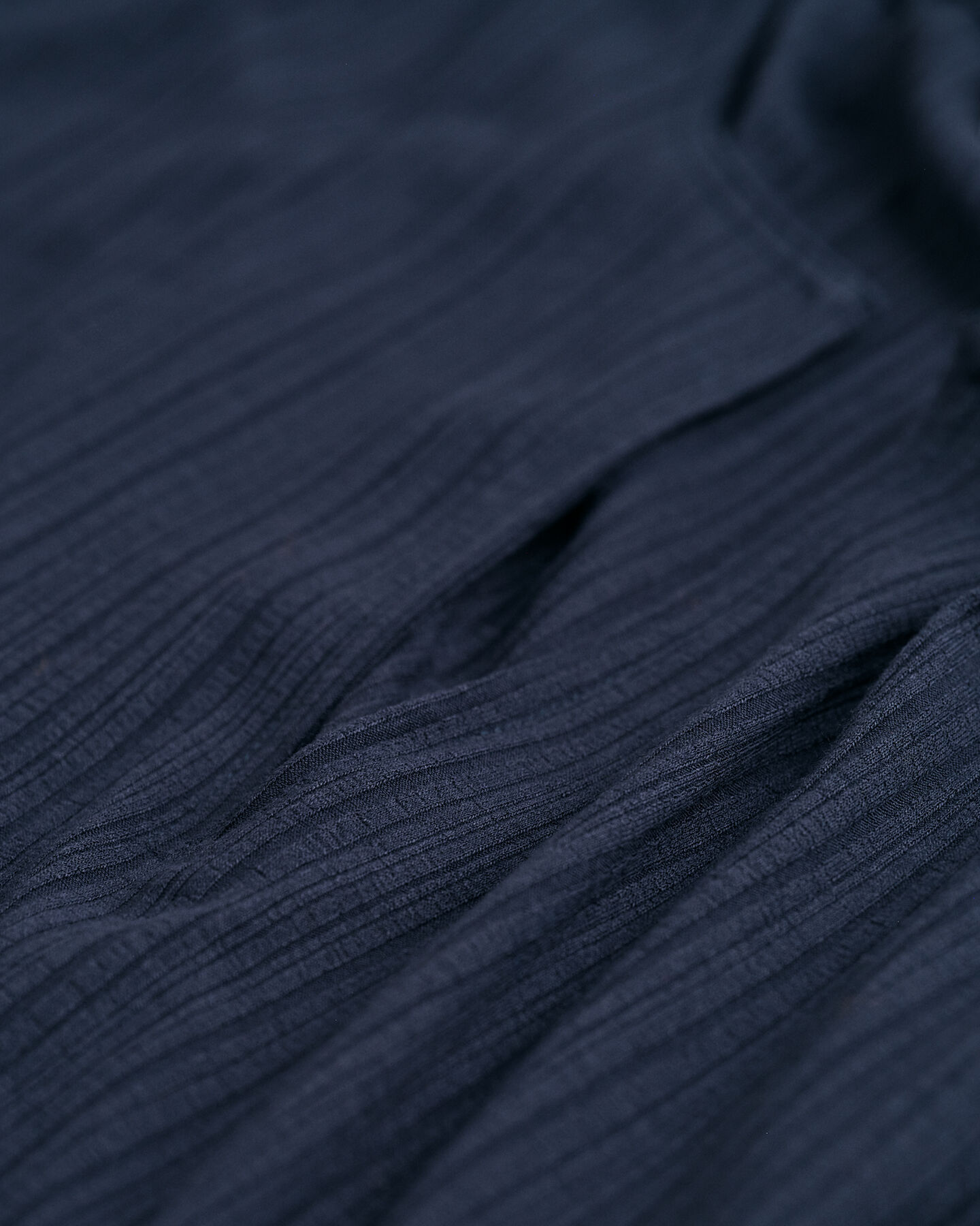 Hihaton mekko yksityiskohtia p&auml;&auml;ntiell&auml;