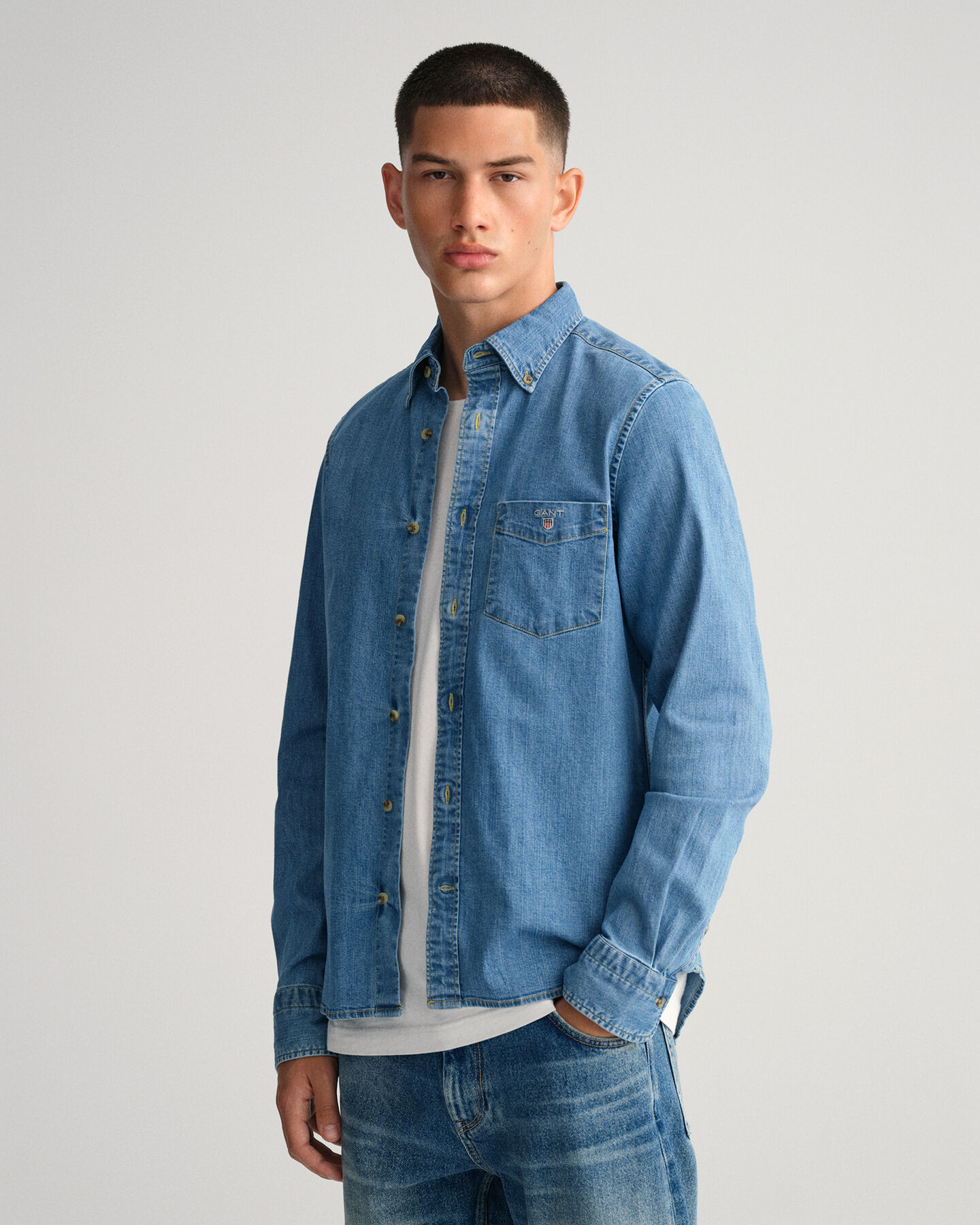 Slim fit ‑mitoitettu farkkupaita