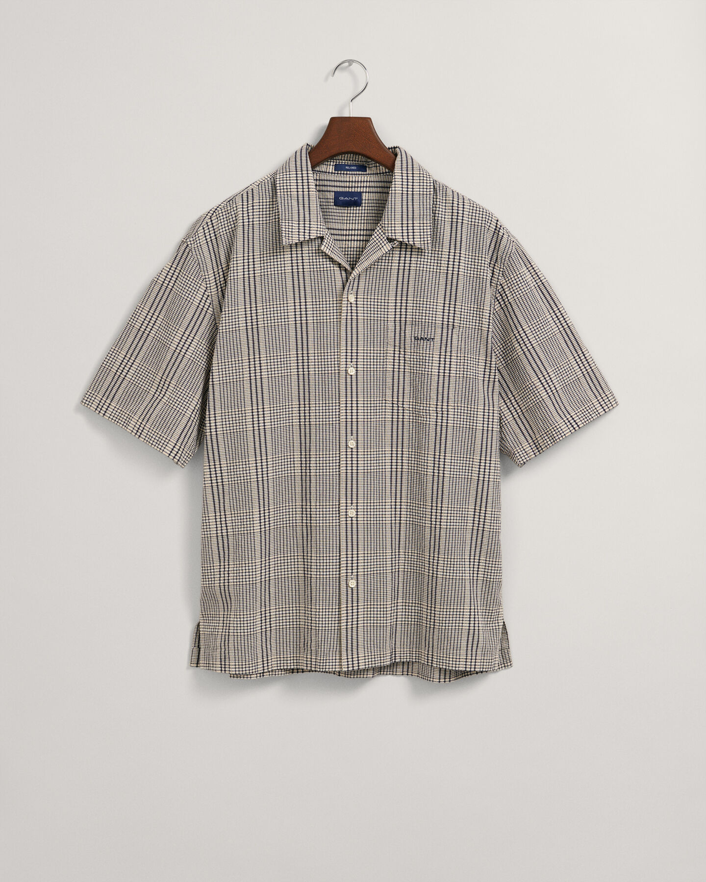 Relaxed&nbsp;fit ‑mitoitettu lyhythihainen seersucker-ruutupaita