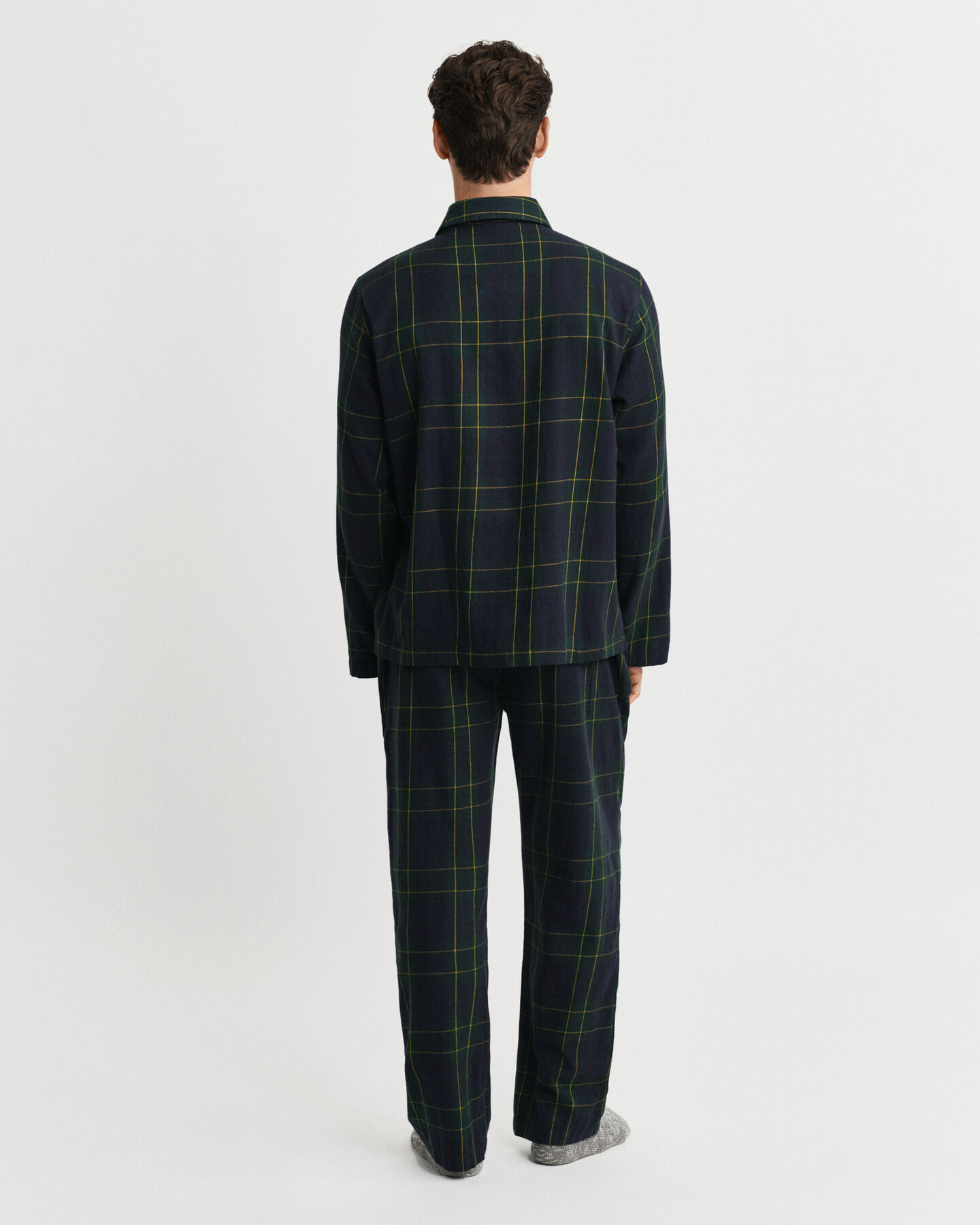 Ruudullinen flanellipyjama lahjapakkauksessa