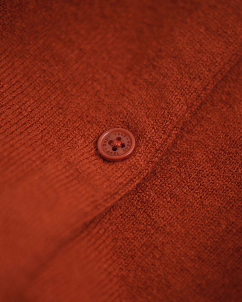 Neuletakki eritt&auml;in hienoa lampaanvillaa