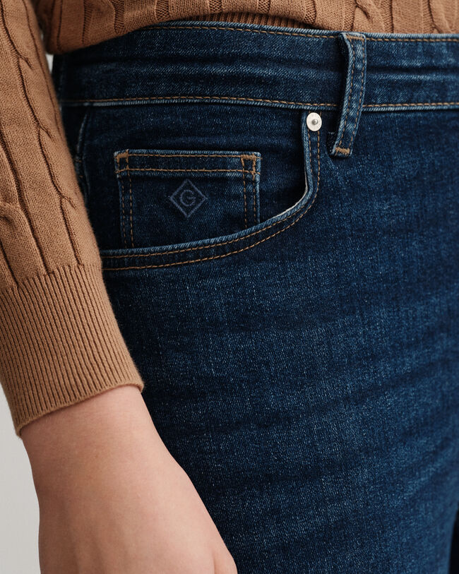 Slim fit ‑mitoitetut nilkkapituiset Farla-farkut