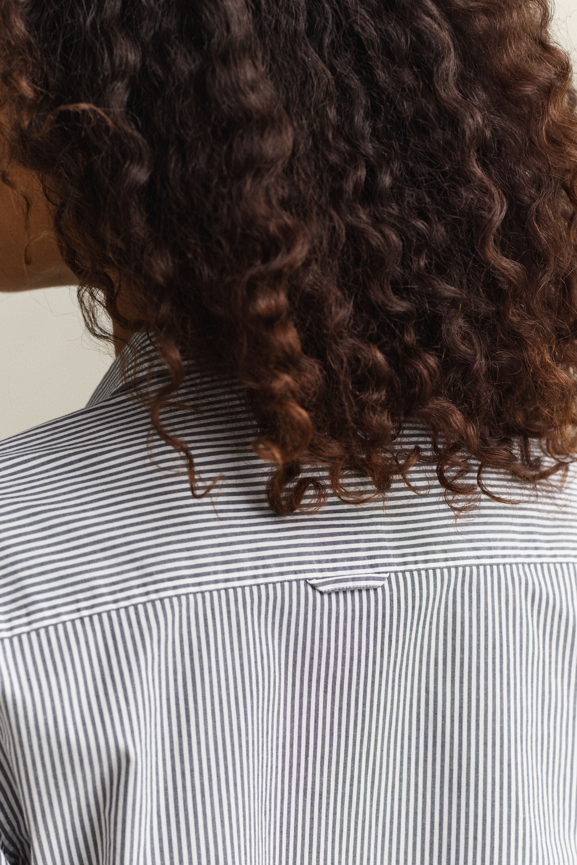 Slim fit ‑mitoitettu raidallinen popliinipaita