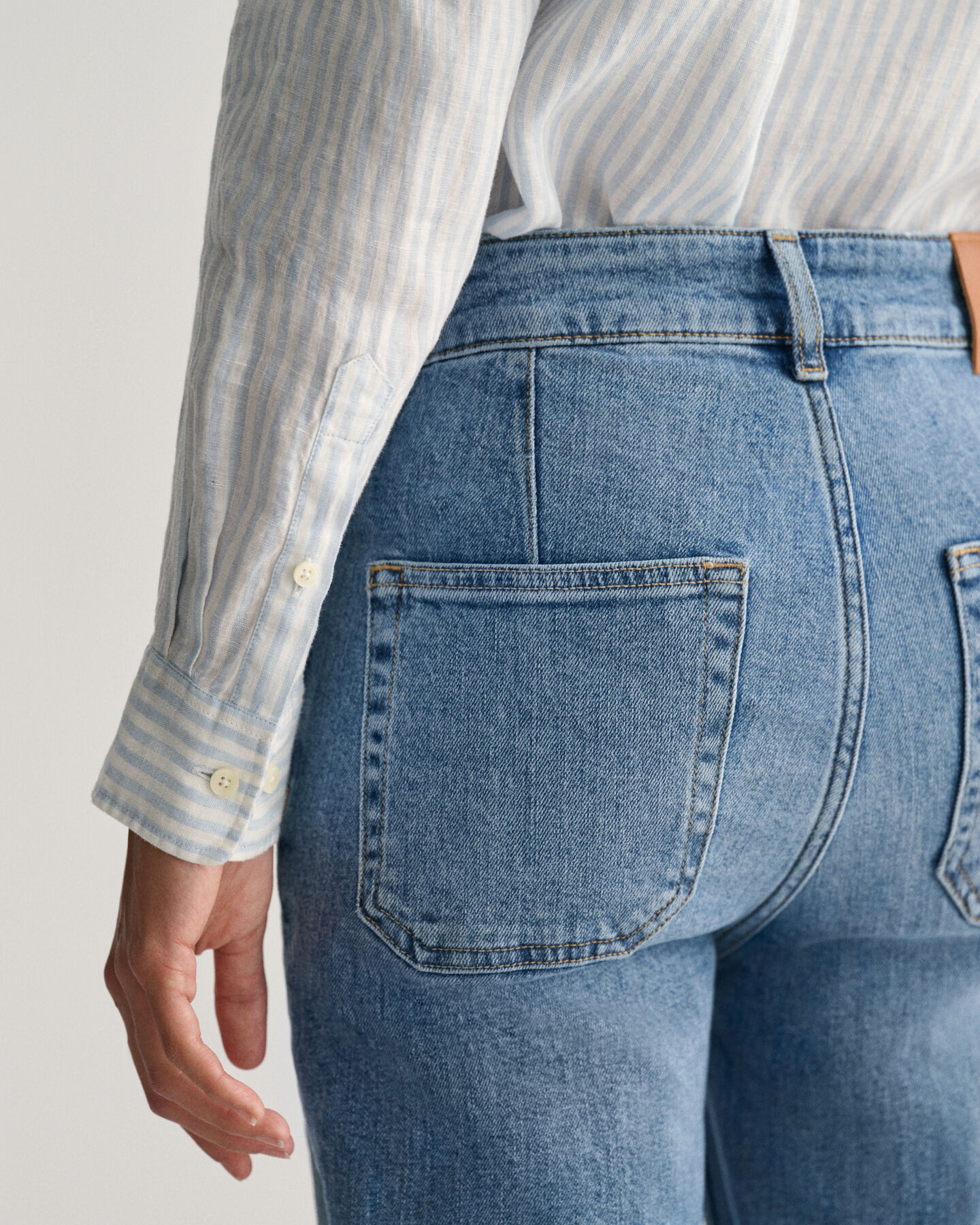 Regular fit ‑mitoitettu raidallinen pellavapaita