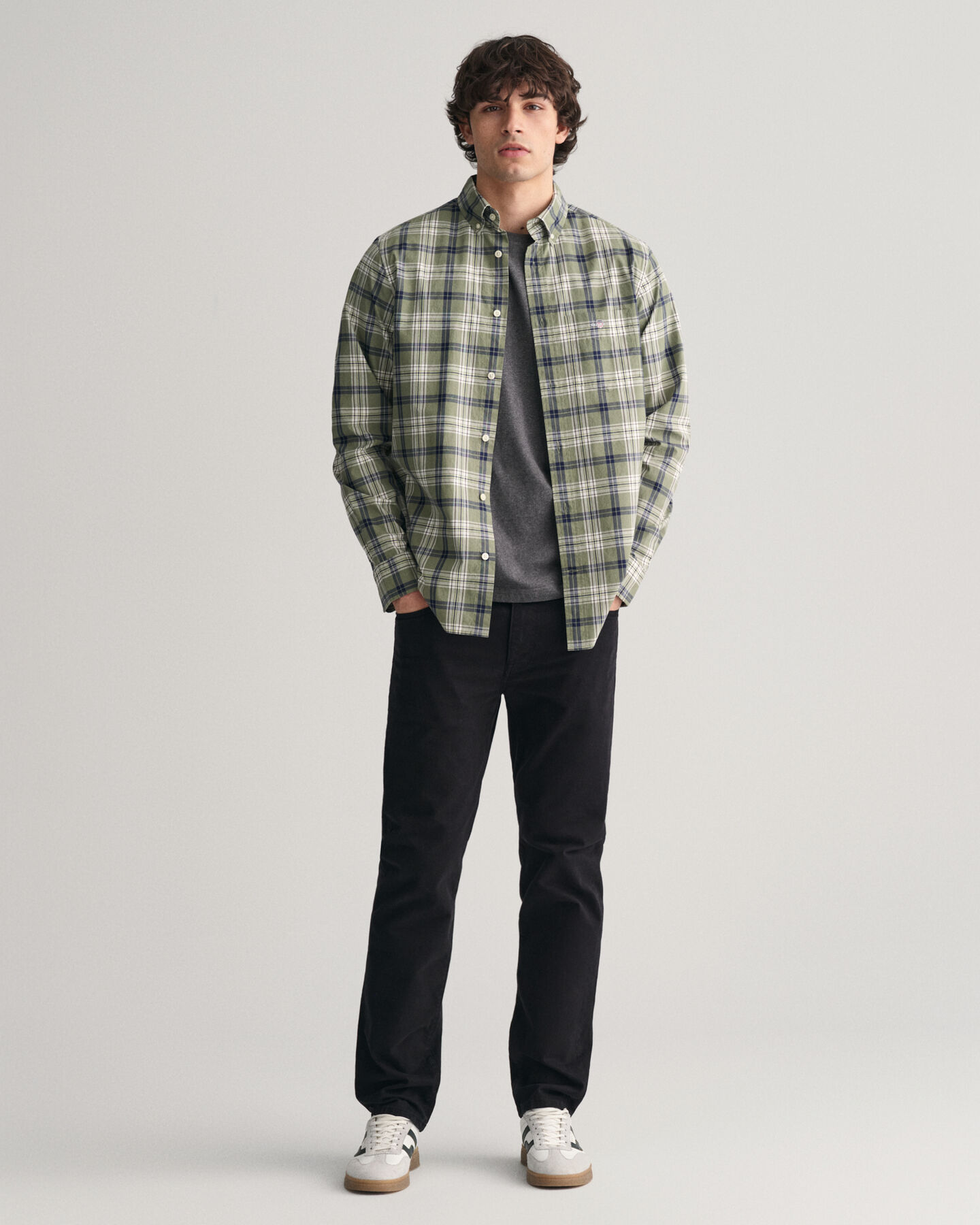 Regular&nbsp;fit ‑mitoitettu ruudullinen popliinipaita