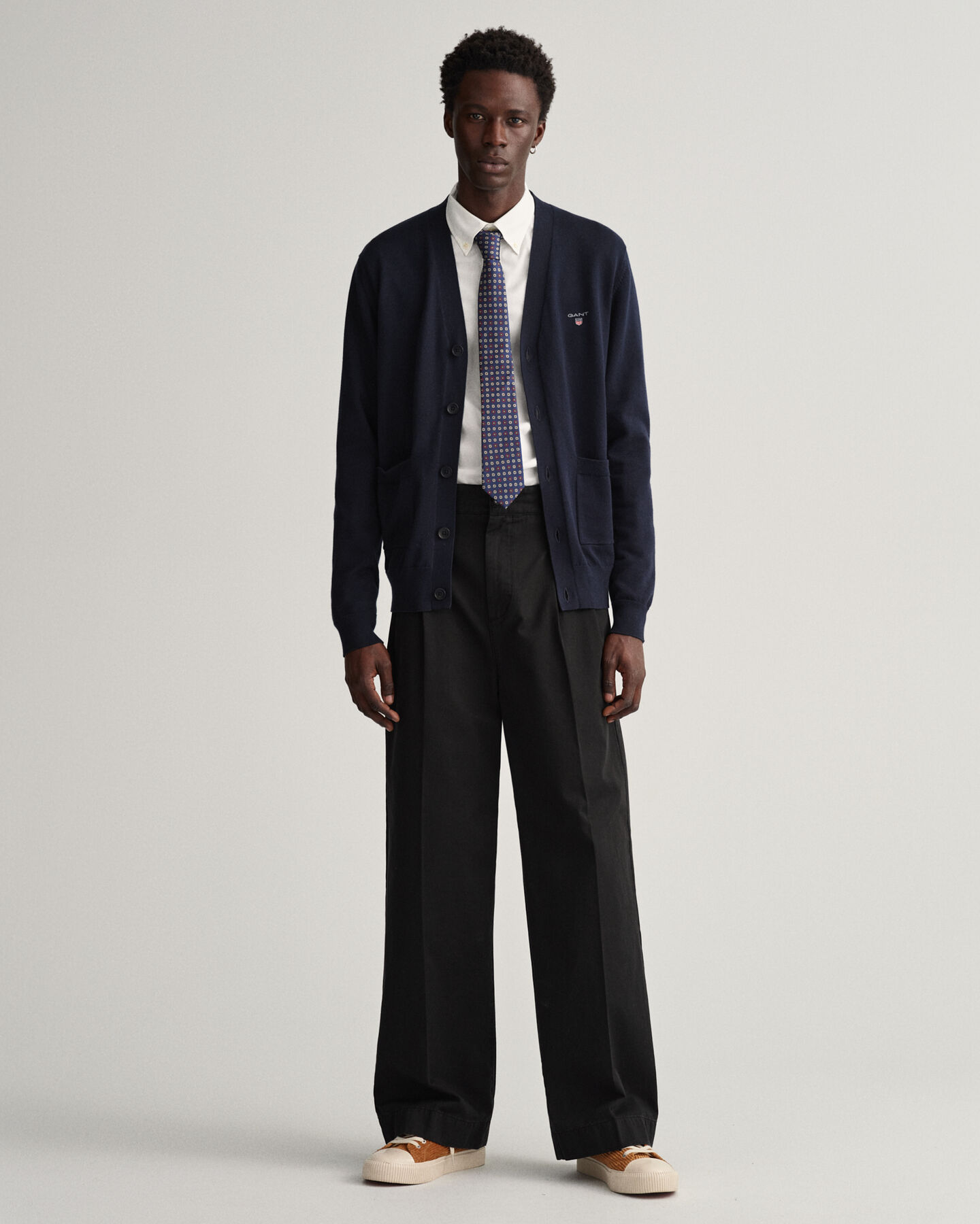 Classic-puuvillaneuletakki v-p&auml;&auml;ntiell&auml;