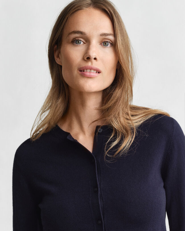 Kevyt neuletakki, pyöreä pääntie