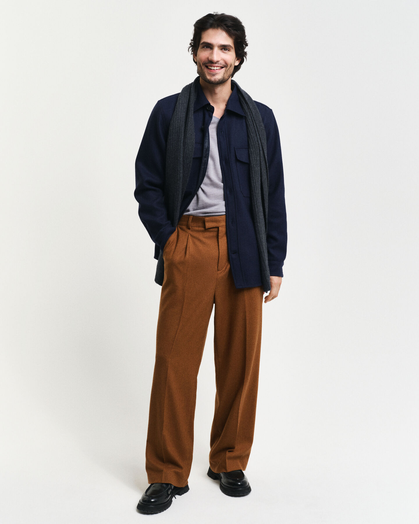 Ohut merinovillaneule, v-pääntie