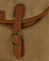 Pesukäsitelty kanvaasikankainen kalastuslaukku