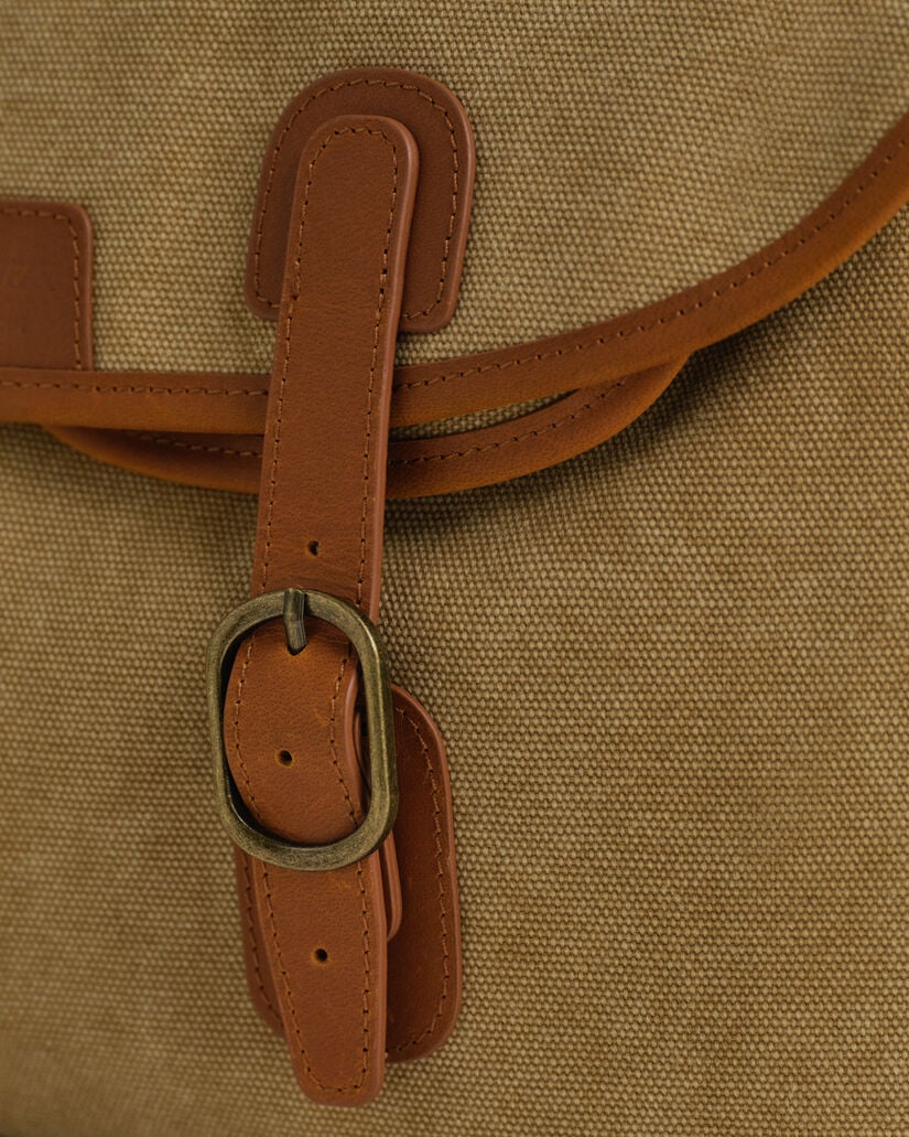 Pesukäsitelty kanvaasikankainen kalastuslaukku