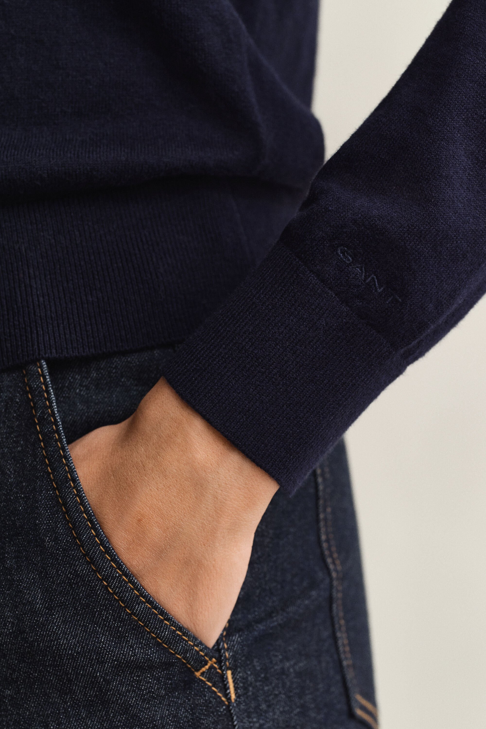 Kevyt neuletakki, pyöreä pääntie