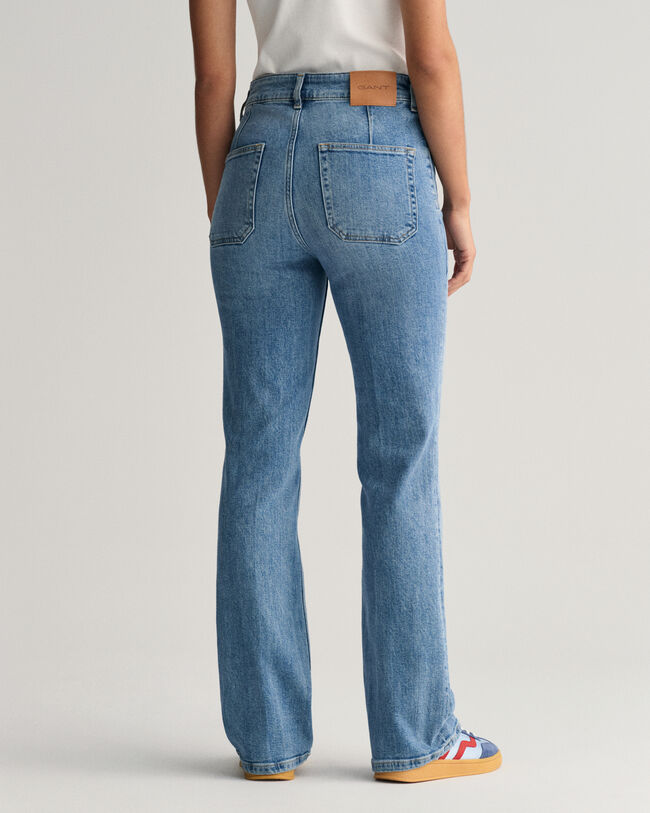 Slim&nbsp;fit ‑mitoitetut alasp&auml;in levenev&auml;t farkut