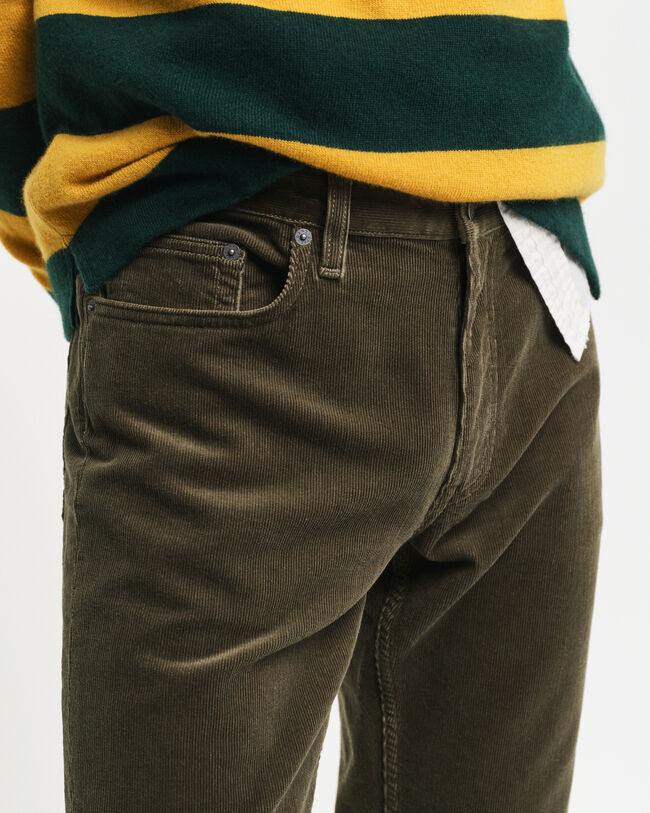 Regular fit ‑mitoitetut vakosamettifarkut