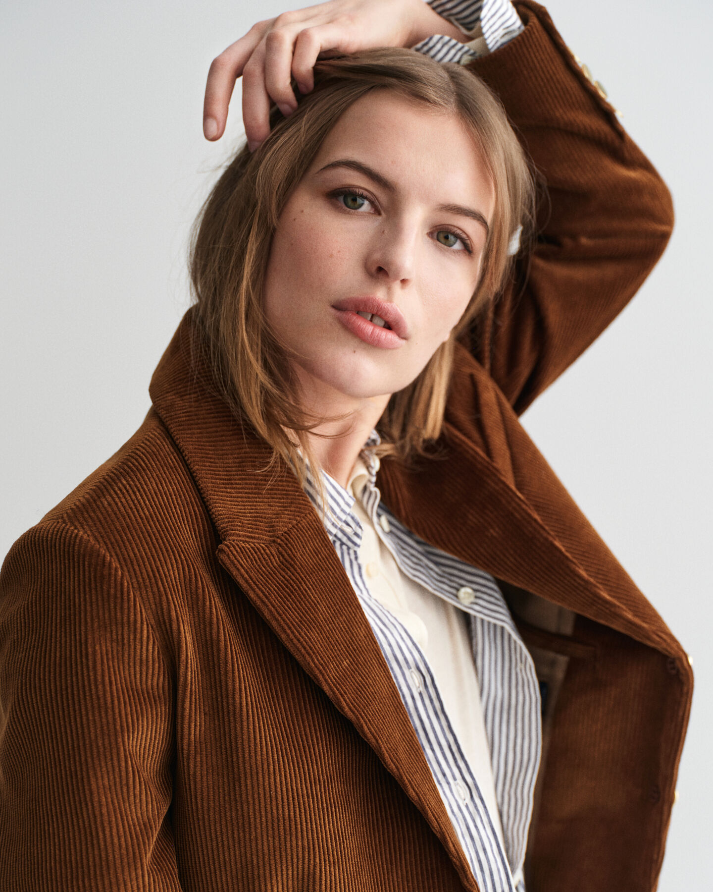 Regular fit ‑mitoitettu vakosamettibleiseri