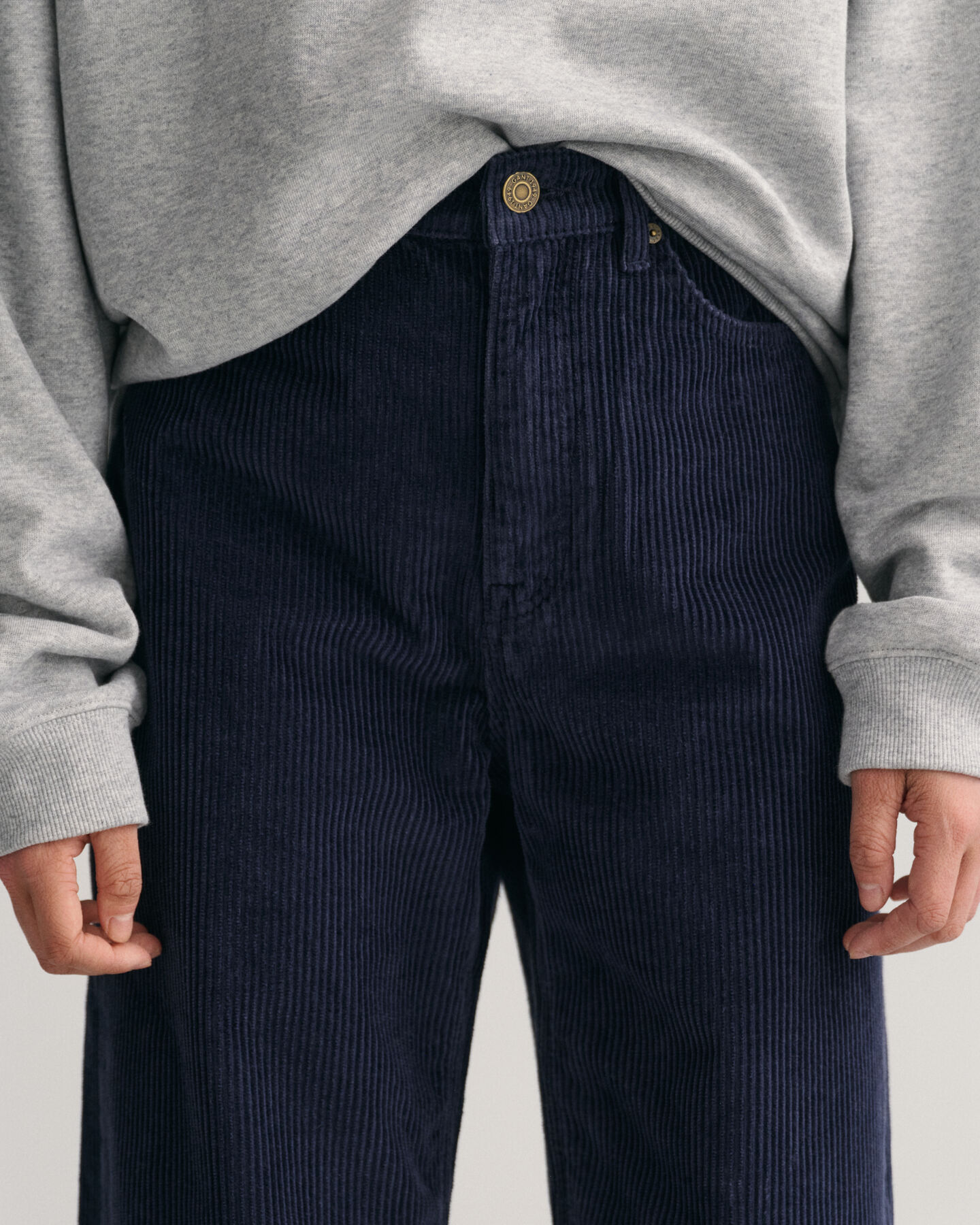 Teen Girls ‑malliston leve&auml;lahkeiset vakosamettihousut