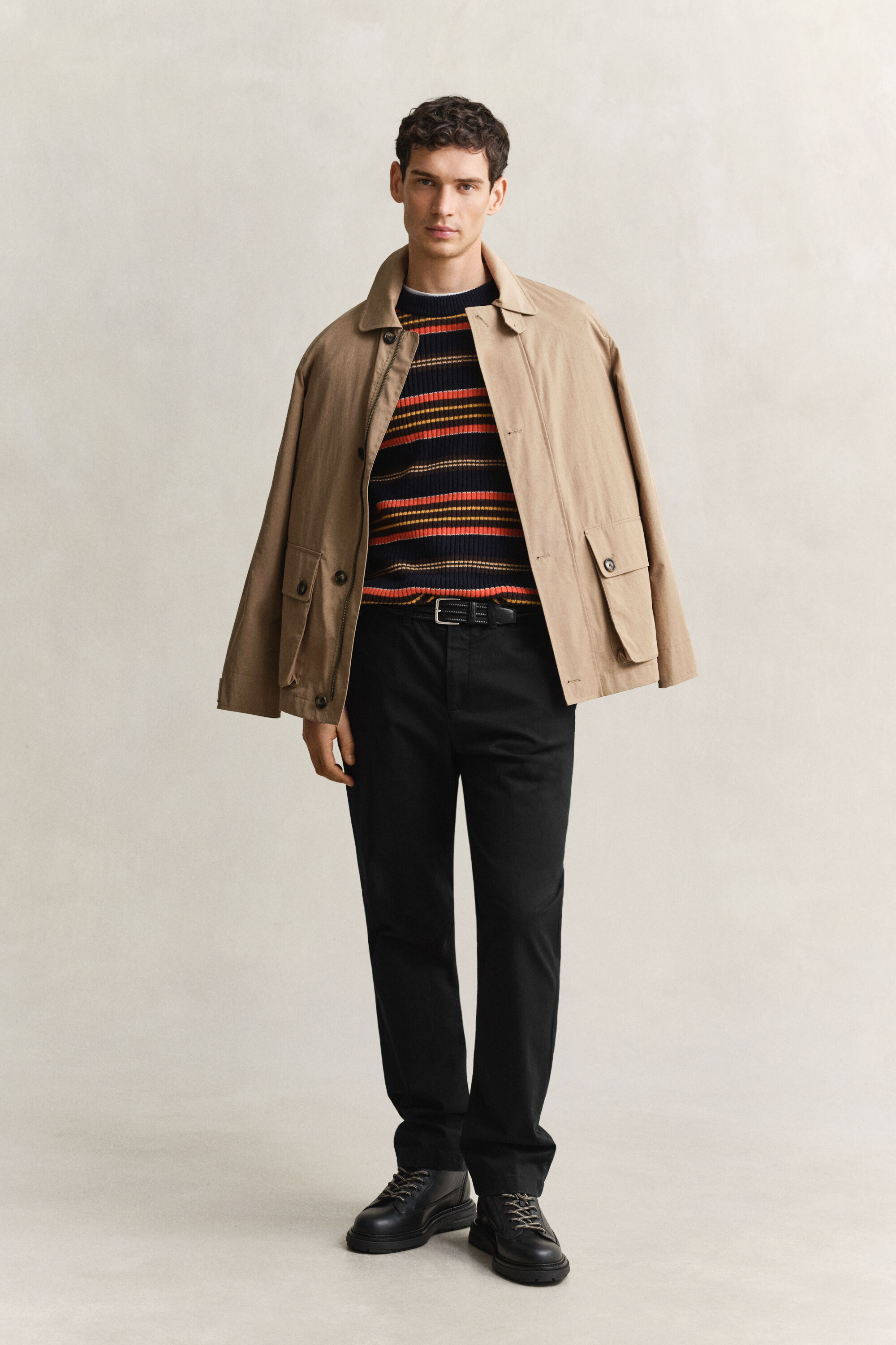 Regular fit ‑mitoitetut klassiset chinot
