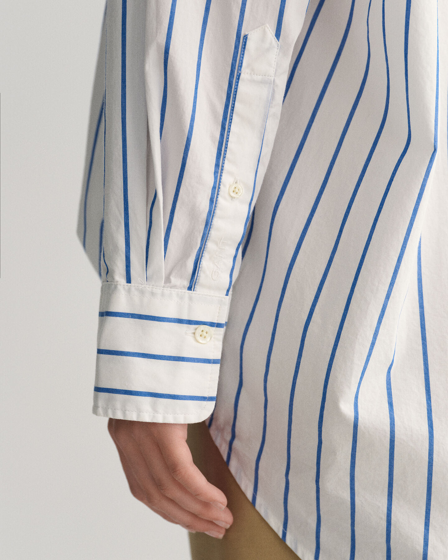 Oversized fit -mitoitettu raitapaita