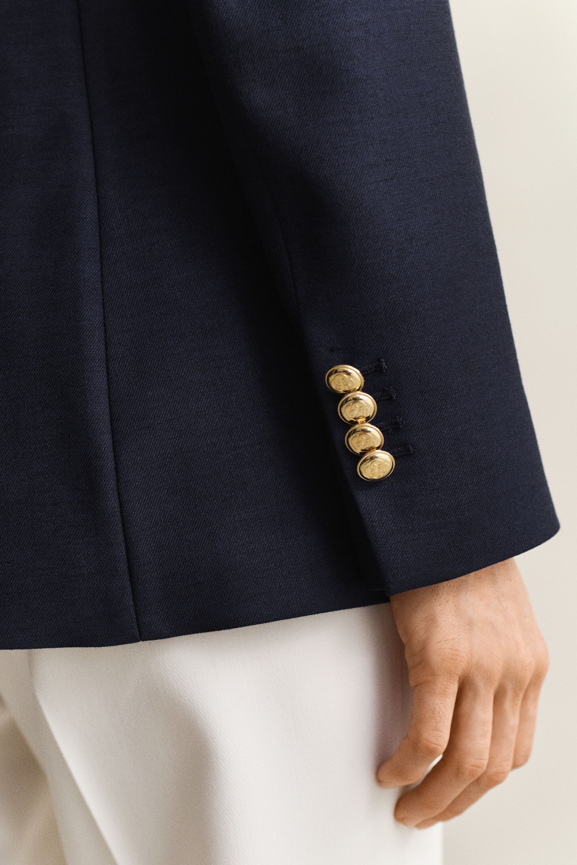 Kontrastivärinen klubitakki