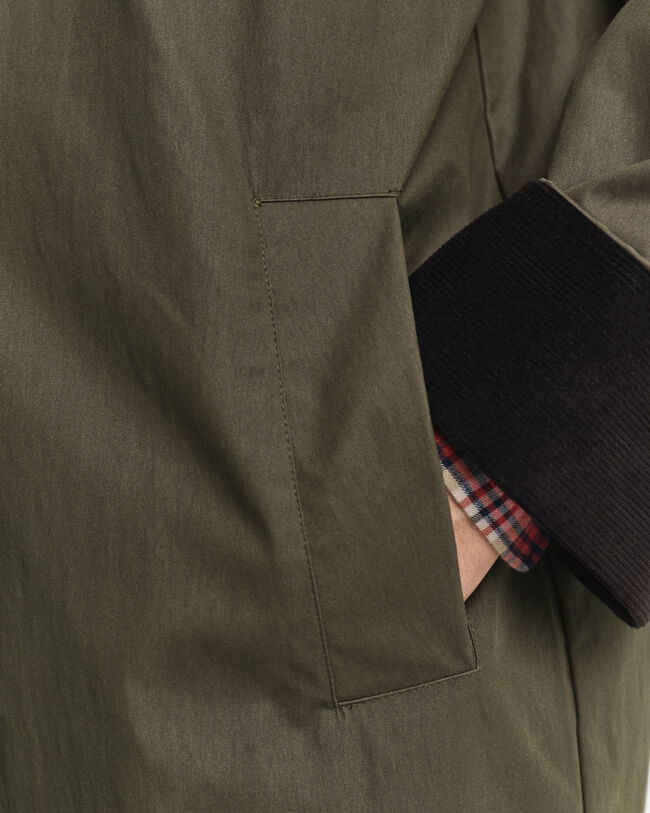 Öljykankainen autotakki