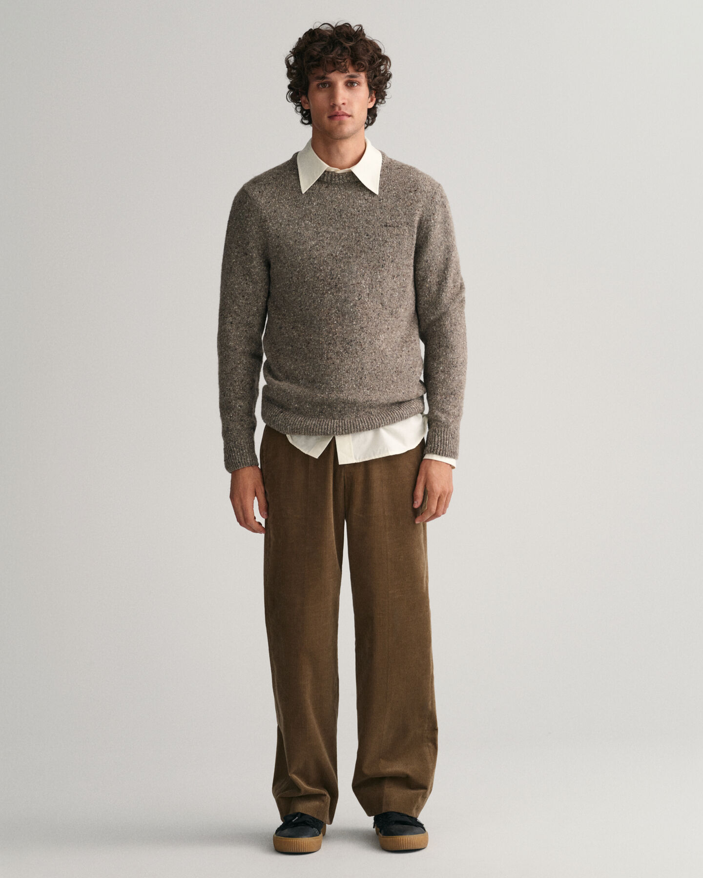 Vakosamettiset puvunhousut