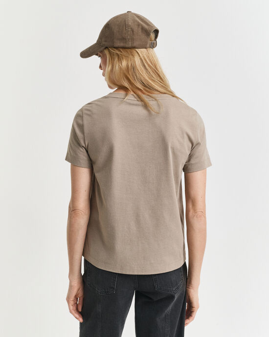 Shield-t‑paita, jossa v-pääntie