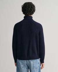 Kohopintainen pooloneule