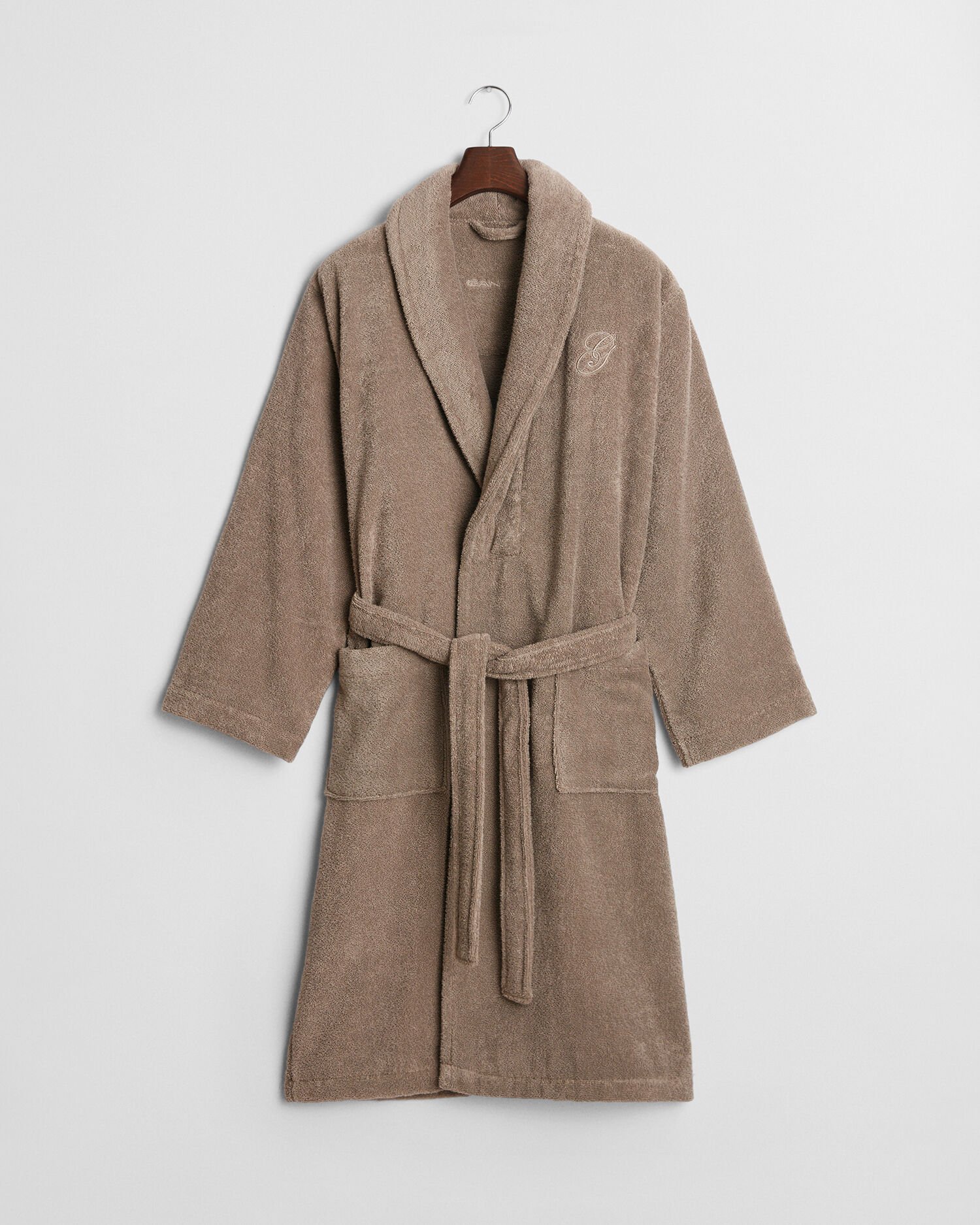 Kirjailtu kylpytakki